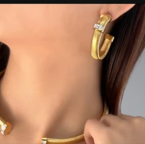 18k Gold Plated Omega Tubogas Zircon Crystal Hoop Earrings - Picture 5 of 5